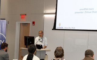 UAlbany PhD student Zhihua Chang presents on his technology at the SUNY Startup Summer School program.