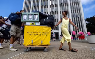 students move in to residence halls at UAlbany