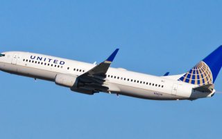 Photo of United Airlines plane.