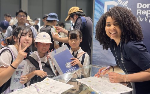 Sota Kojima stands with children at Expo 2025 Osaka-Kansai.
