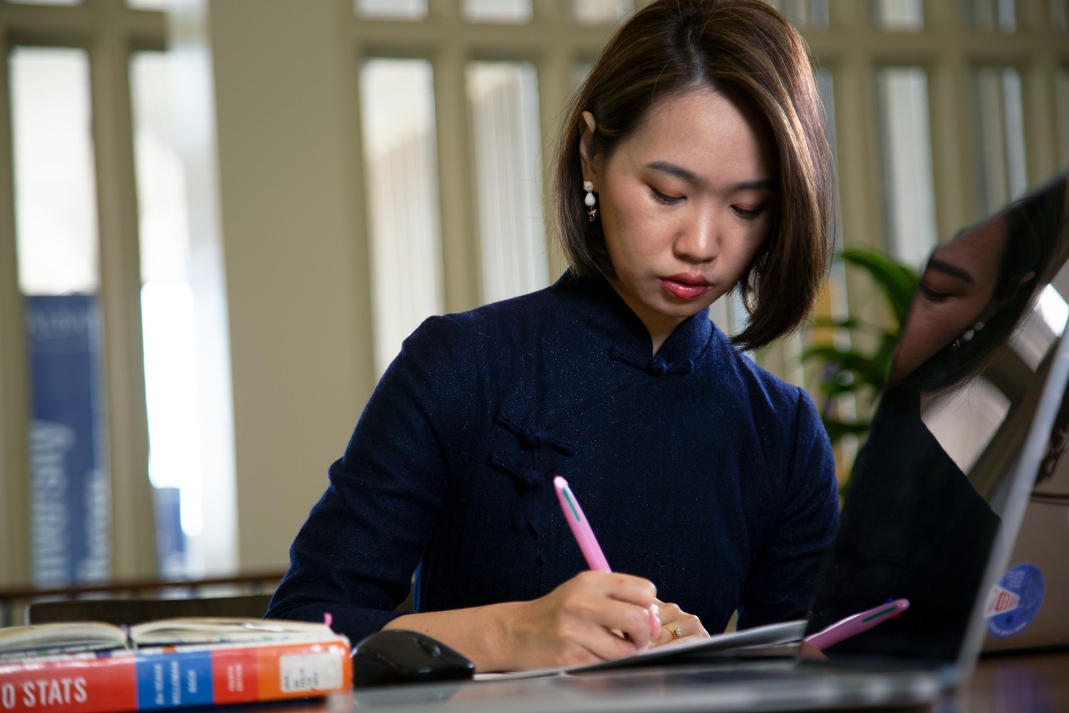 A student studying in the UAlbany library