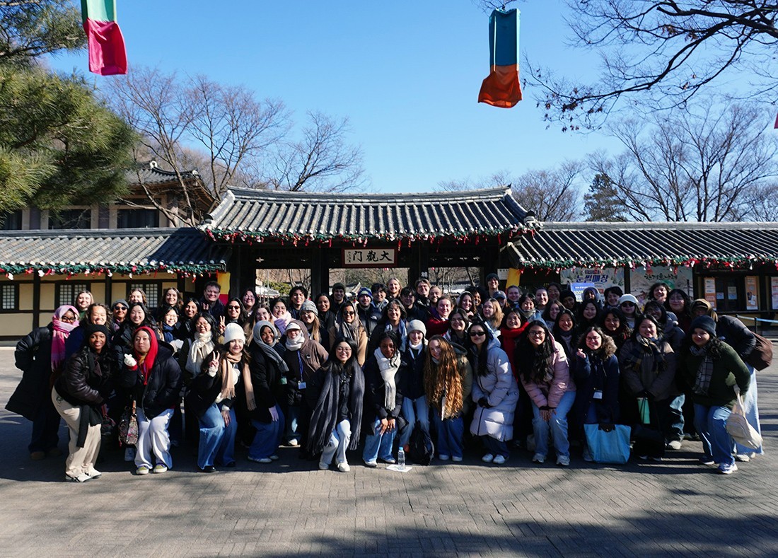 A group of Fulbright awardees pose for a group picture in Korea.