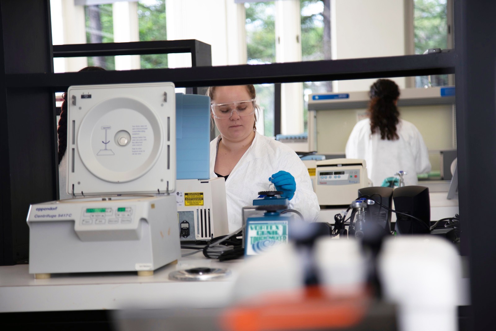 Students working in the UAlbany Forensic Chemistry lab