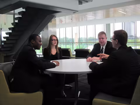 business students collaborating together 