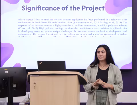 A member of Md. Anyul Bari's summer research team presents at ETEC.