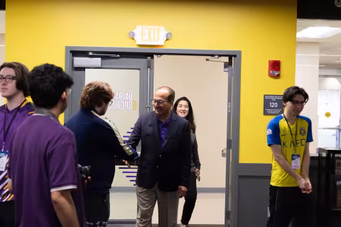 President Rodriguez meets with students at the UAlbany Esports arena.