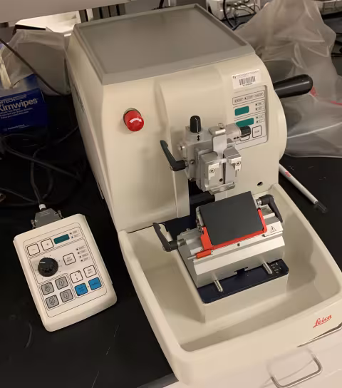Leica RM 2255 Microtome