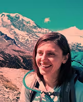 Mariya Zheleva in front of Mt Rainier