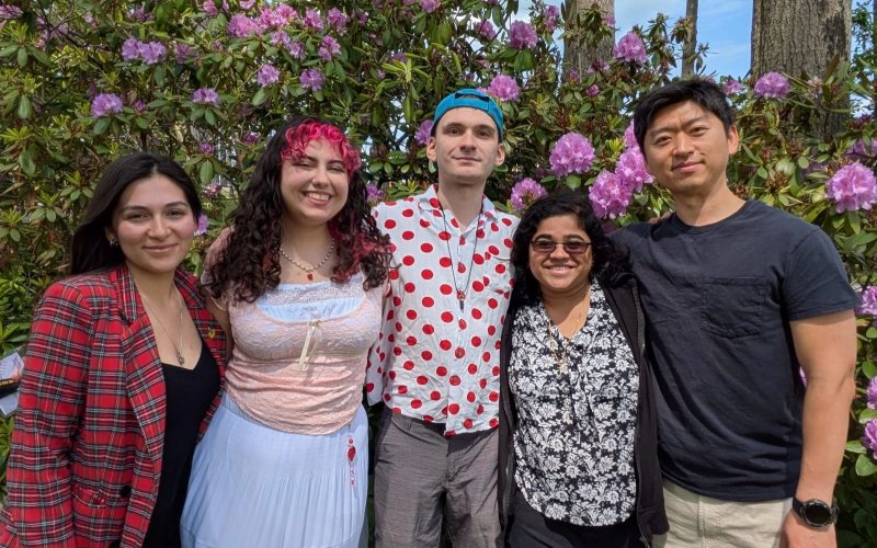 Vanessa Gentile with Dr. Lee and Lee Lab members during the RNA Institute Retreat (June 2025).