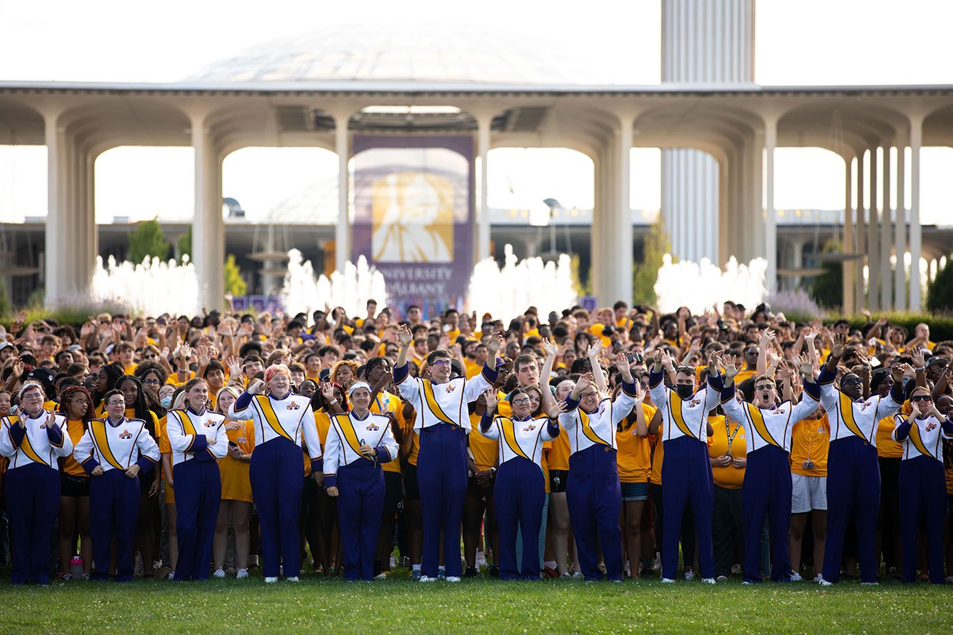 Students gathered in Collins Circle during Convocation. 