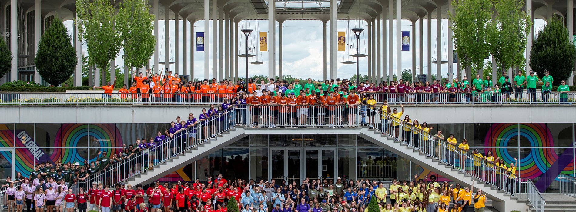 Group of dozens of students standing next to the fountain