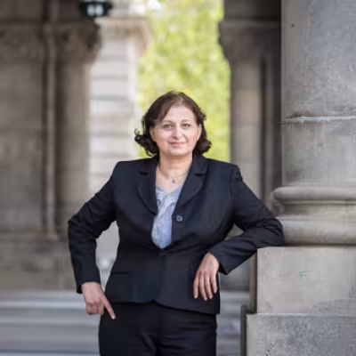Dina Refki.