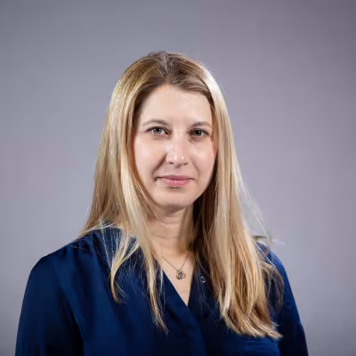 A portrait of Jennifer Yates.