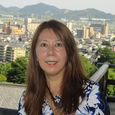 A portrait of Akiko Hosler.