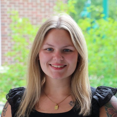 Headshot of Amber Metz