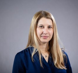 A portrait of Jennifer Yates.