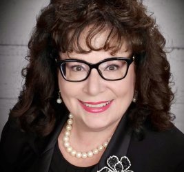 A portrait of Nicole.