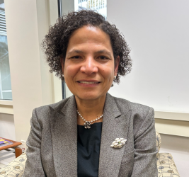 A portrait of Elizabeth Vásquez