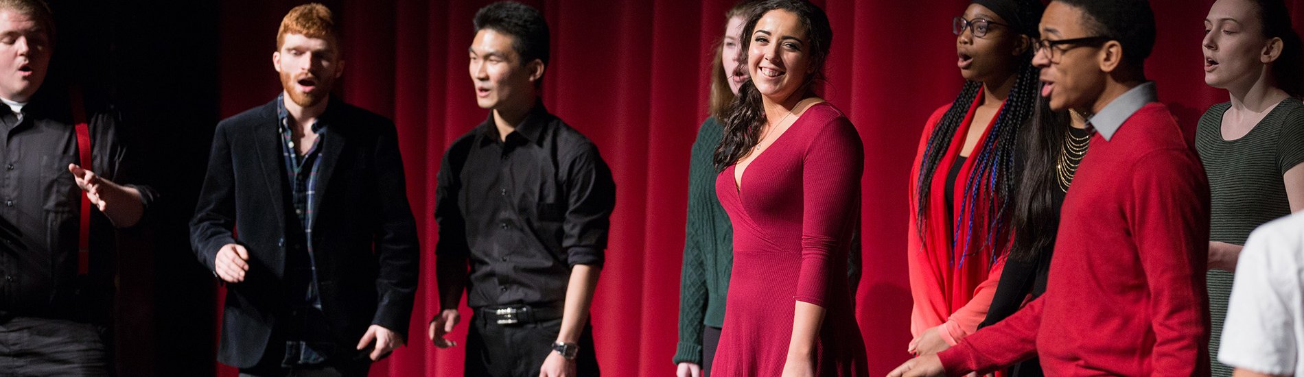 Students lined up on stage singing in the UAlbany 2017 holiday concert.