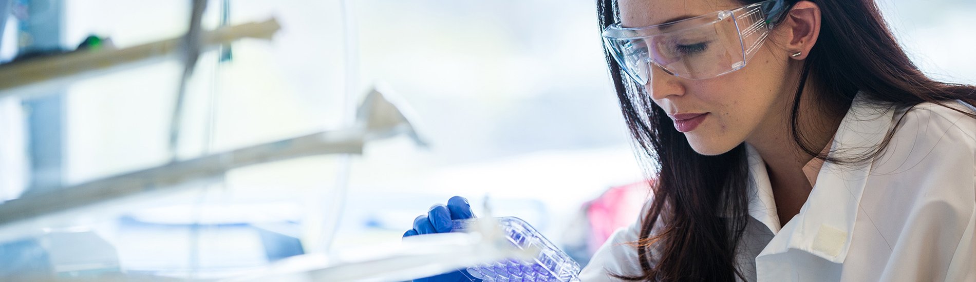 Scientist working in a lab.