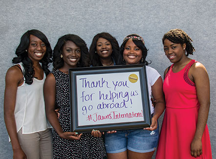 Students write personal messages of thanks to UAlbany donors